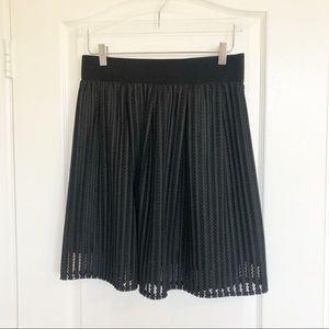 Vertical Textured Design Midi Skirt in Black